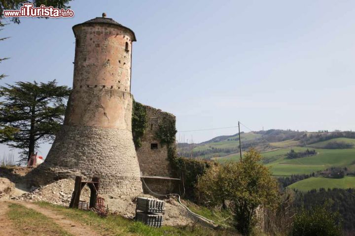 Immagine Una costruzione medievale nel territorio di Rocca San Casciano, in Emilia-Romagna - © francesco de marco / Shutterstock.com