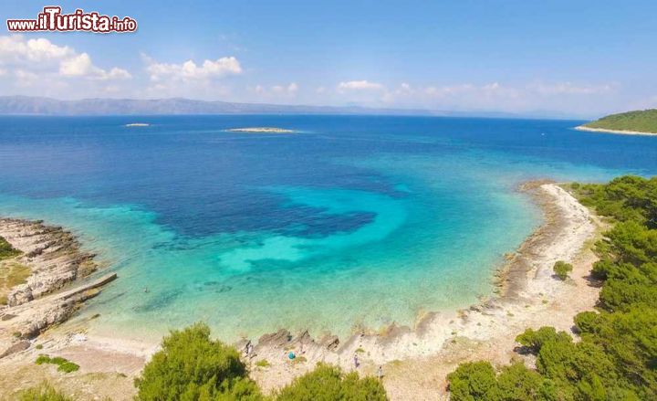 Immagine Una spiaggia dell'isola di Korcula in Croazia. Korcula è una delle più belle isole della Croazia e dell'intero Adriatico.