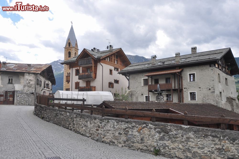 Immagine Una veduta del centro medievale di Bormio in Valtellina