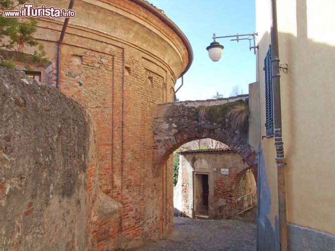 Immagine Uno scorcio del centro storico di Rivoli (TO) - © Claudio Divizia / Shutterstock.com