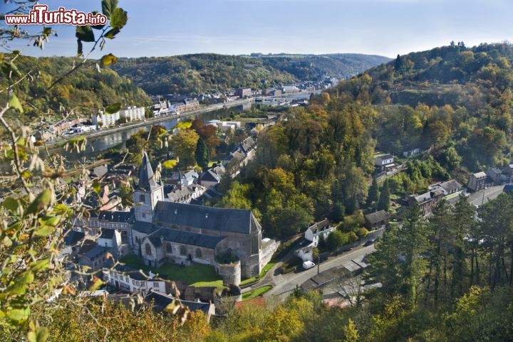 Immagine La valle della Mosa (Meuse) e la cittadina di Dinant, in Belgio. Siamo in Vallonia, la regione francofona del Belgio - foto © DOPhoto / Shutterstock.com