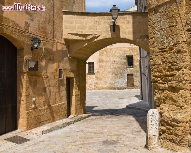 Immagine Una via del centro storico di Mesagne in puglia - © Mi.Ti. / Shutterstock.com