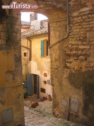 Immagine Vicoli nel centro storico di Amelia, cittadina in provincia di Terni, Umbria.