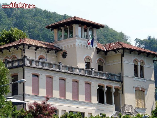 Immagine Villa Bagnara a Masone (Liguria) - © Davide Papalini - CC BY-SA 3.0 - Wikipedia