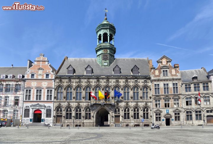 Immagine La Grand Place di Mons e il suo municipio gotico, Belgio - © Sergey Dzyuba / Shutterstock.com