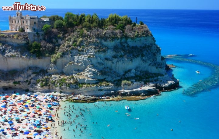 Immagine La spiaggia di Tropea in Calabria - © Natalia Macheda / Shutterstock.com