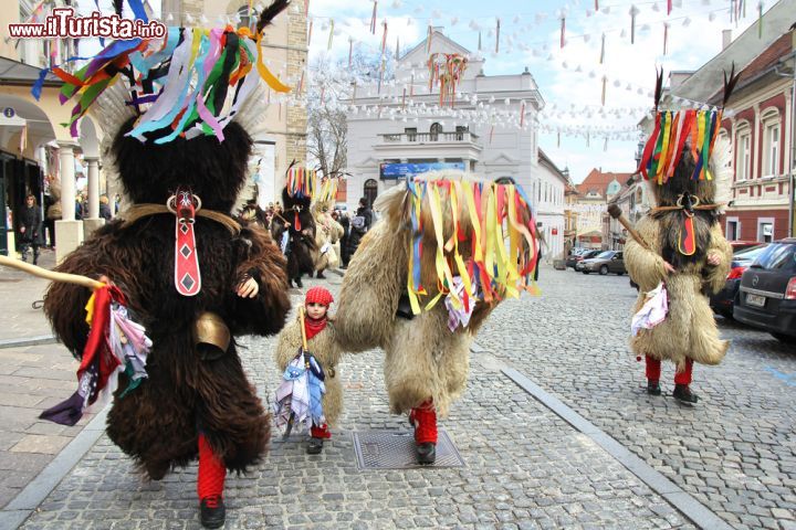 Immagine Kurentovanje, il Carnevale di Ptuj in Slovenia: le particolari maschere dei Kurent, delizia dei fotografi - © Ivan Smuk / Shutterstock.com