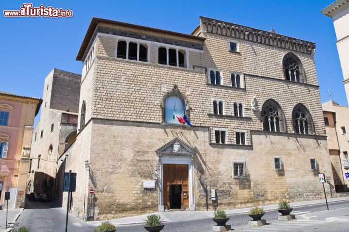 Immagine Il Palazzo Vitelleschi , si trova n centro a Tarquinia  ed ospita il Museo Archeologico