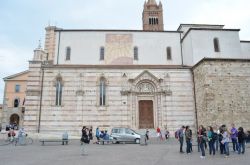 La fiancata della Cattedrale di San Lorenzo a Grosseto