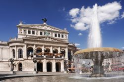 Alte Oper, la vecchia opera di Francoforte la città del Land Assia, in Germania  - © Silberkorn / Shutterstock.com