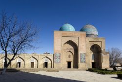Bukhara è famosa per le sue storiche moschee e le scuolòe coraniche (madrassah), tra le più belle dell'Uzbekistan - © posztos / Shutterstock.com