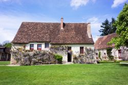 Case tipiche nel villaggio di Chenonceaux in Francia. A poche centinaia di metri dal castello di Chenonceau si trova il villaggio che ha una x in più nel nome, rispetto al castello. Fu ...