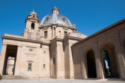 Pamplona, Spagna: la chiesa eretta in ricordo della Guerra Civile Spagnola (1936-1939) - © Alberto Loyo / Shutterstock.com