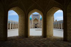 Interno della Moschea Poi-Kalon ubicata a Bukhara. in Uzbekistan - © Eduard Kim / Shutterstock.com