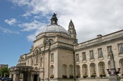Il Municipio di Cardiff, la capitale del Galles - © jennyt / Shutterstock.com