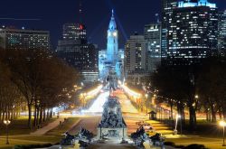 Il Philadelphia City Hall di notte - SeanPavonePhoto / Bigstockphoto