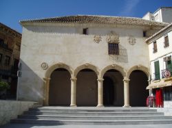 Il Posito de Loja, un elegante edifio storico nel centro della città andalusa, nel sud della Spagna - © «Lojaposito» per Menesteo - Lavoro proprio. Disponible con licenza CC ...