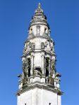 Torre dell'orologio nel Municipio di Cardiff, in Galles - © Bob Cheung / Shutterstock.com