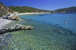 Capoliveri, la splendida spiaggia di Laconella, che si trova lungo la costa meridionale dell'Isola d'Elba - © Agenzia per il Turismo dell'Arcipelago Toscano /  www.aptelba.it ...