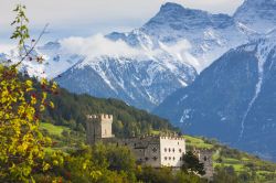 Il castello di Schluderns, nei dintorni di Glorenza, in Trentino Alto Adige. Questo bel castello medievale, noto come castel Coira o Churburg in tedesco, raccoglie al suo interno la più ...
