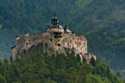 Il castello medievale di Hohenwerfen, che si ...