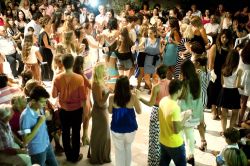 Le feste e le celebrazioni di Ferragosto a Kassos, Arcipelago di Dodecaneso - La Grecia è conosciuta in tutto il mondo per le sue spiagge, il suo mare e soprattutto per rappresentare ...