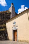 La chiesa della Madonna della Rocca, centro storico del borgo di Satriano di Lucania - © Mi.Ti.  / Shutterstock.com