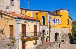 Un grazioso scorcio del centro storico del borgo di Satriano di Lucania, Basilicata - © Mi.Ti. / Shutterstock.com