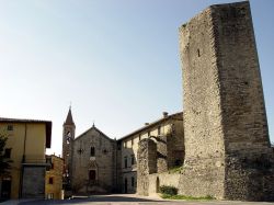 Il centro storico di Pietralunga, la piazza centrale della cittadina in Umbria