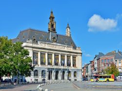 Il Municipio di Charleroi in Belgio - © skyfish / Shutterstock.com