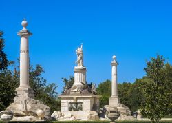 La fontana di Ercole e Anteo nei giardini del palazzo reale di Aranjuez, Spagna - © Lord Kuernyus / Shutterstock.com