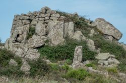 Le rovine del Nuraghe Sa Fraigada, siamo a Sinnai in Sardegna