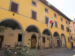 L'edificio del Comune di Castelfranco di Sotto in Toscana  - © Sailko - CC BY-SA 3.0 - Wikipedia