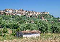 Panorama di Chianciano Terme, Toscana. Il paesaggio che ospita questo grazioso borgo si trova in una zona collinare a 500 metri di altitudine nella Val di Chiana - © 158549786 / Shutterstock.com ...