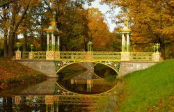 Il Ponte cinese nel parco di Alessandro a Pushkin in Russia - ©  duchy / Shutterstock.com