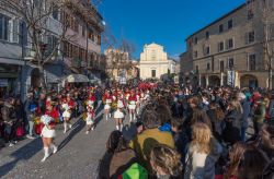 Sfilata di Carnevale nel centro di Poggio Mirteto nel Lazio - © ValerioMei / Shutterstock.com