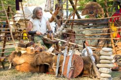 Un artigiano durante il Festival della Cultura Celtica a Monterenzio di Bologna - © Luca Lorenzelli / Shutterstock.com