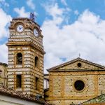 Una chiesa in pietra nel centro di Cerchiara di Calabria