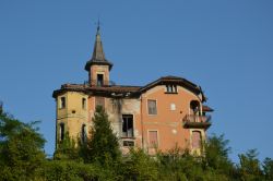 Un'antica dimora signorile sui monti Carega a Recoaro Terme (Veneto) - © NG8 / Shutterstock.com