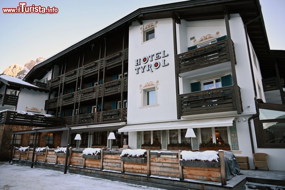 Immagine Selva di Val Gardena: la facciata dell'Hotel Tyrol - © Foto S. Vietto Ramus e Massimo Valentini