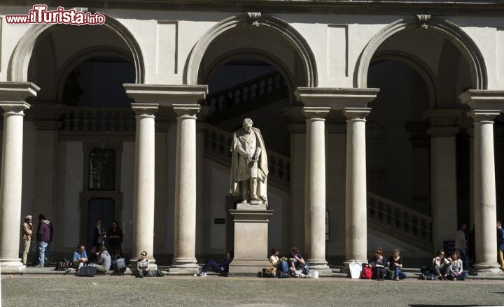 Immagine Loggia della Pinacoteca Brera e dell'Accademia di Belle Arti a Milano - © Paolo Bona / Shutterstock.com
