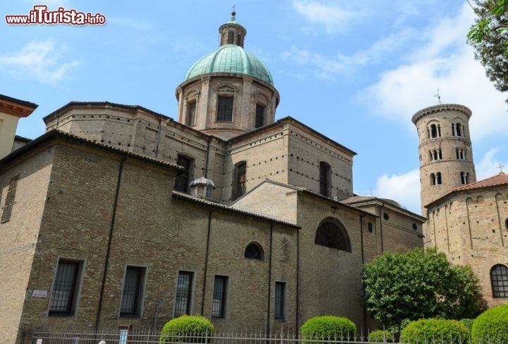 Immagine Museo Arcivescovile e Battistero Neoniano in centro a Ravenna - © TixXio / Shutterstock.com