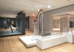 Dentro al nuovo Cooper Hewitt Museum, specializzato nel design storico e contemporaneo, ristrutturato nel 2015 e ubicato vicino a Central Park NYC - © cooperhewitt.org
