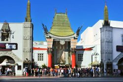 il famoso Grauman's Chinese Theater (TCL) a Hollywood lungo la Walk of Fame - © nito / Shutterstock.com