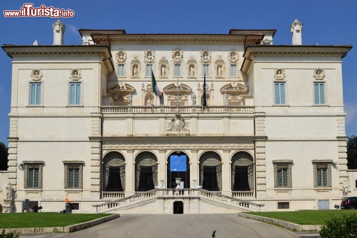 Immagine Il cosiddetto "Casino Borghese" ospita il Museo di Galleria Borghese a Roma, all'interno dell'omonimo parco della capitale d'italia - © Karel Gallas / Shutterstock.com