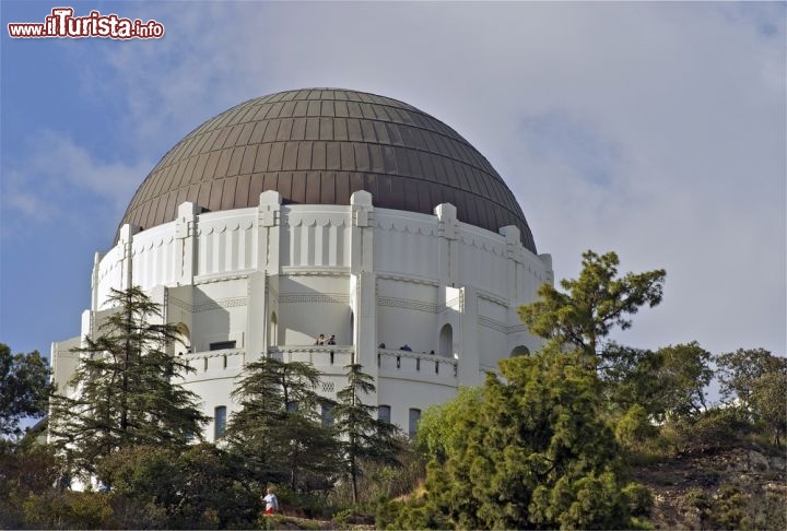 Immagine La grande cupola principale del Griffith Observatory di Los Angeles - © Philip Pilosian / Shutterstock.com