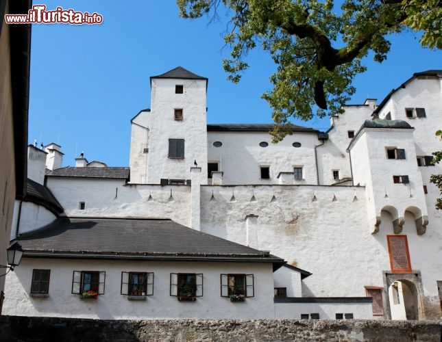 Immagine Il complesso rinascimentale della bianca fortezza di Salisburgo (Hoensalzburg) in Austria - © slavapolo / Shutterstock.com