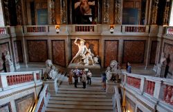 Scalinata all'interno del Kunsthistorisches Museum, il museo di storia dell'arte a Vienna - © Xuanlu Wang / Shutterstock.com 