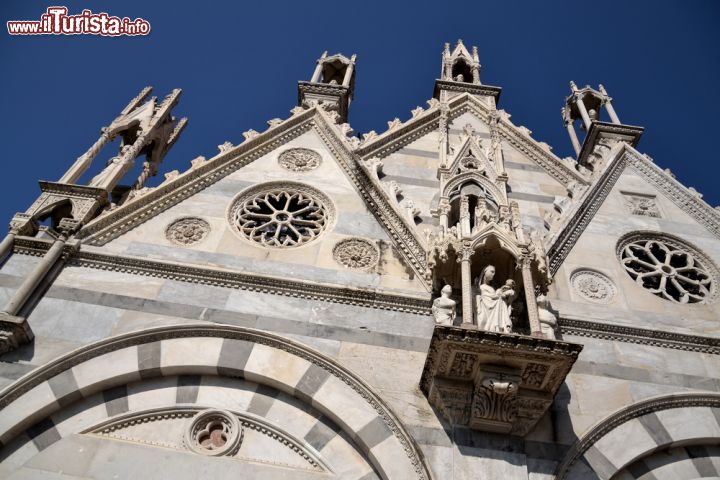 Immagine L'elegante facciata in gotico pisano della chiesa di Santa Maria della Spina a Pisa - © josefkubes / Shutterstock.com