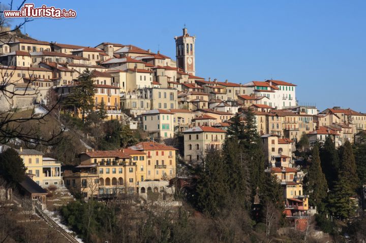 Immagine Il borgo si Santa Maria del Monte, il Sacro Monte di Varese (Lombardia) - © Quanthem / Shutterstock.com